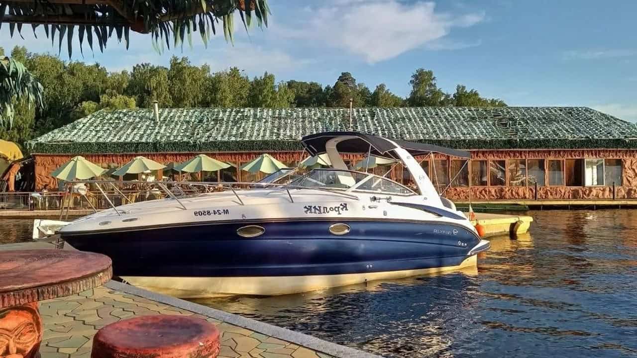 Круизный катер Crownline 270 CR для аренды в Москве